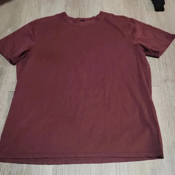 lululemon athletica Maroon Short Sleeve Tee - Picture 1 of 3